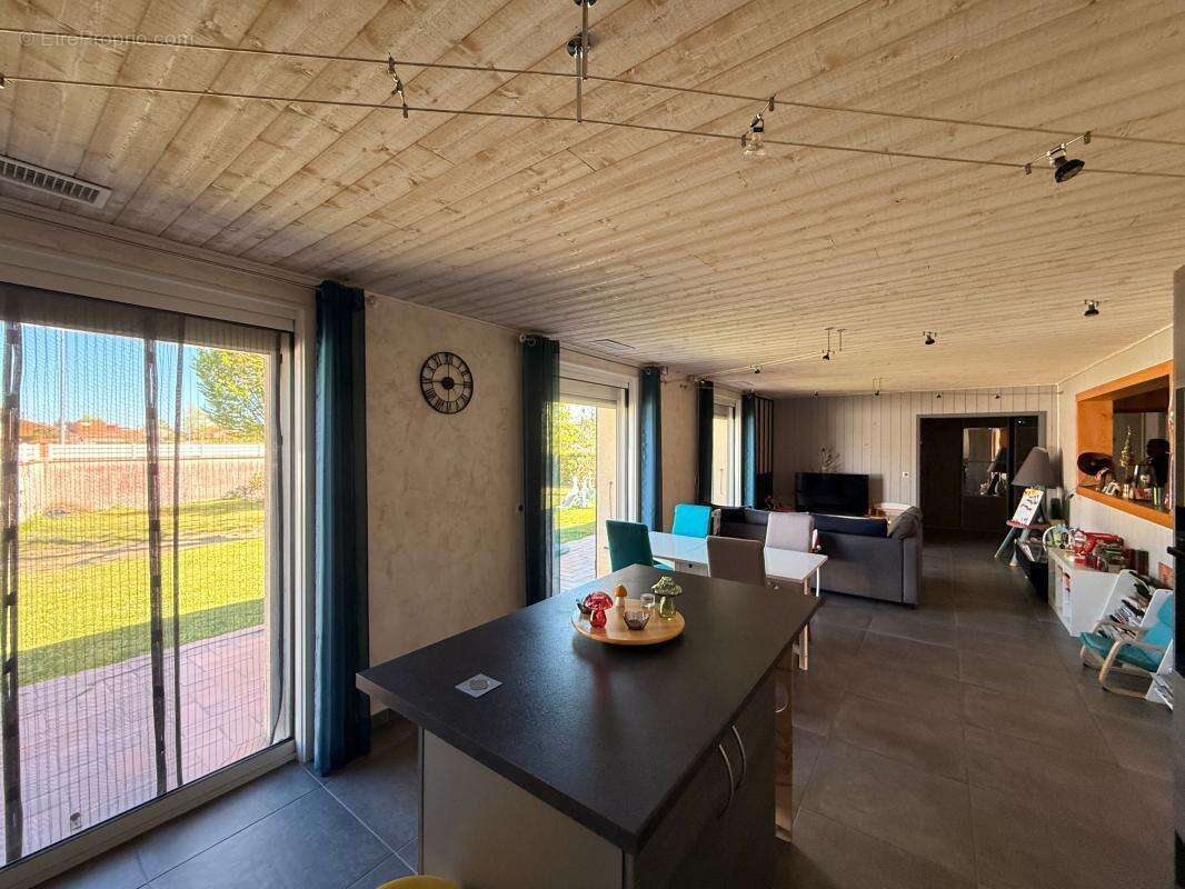 Maison à LA SALVETAT-SAINT-GILLES