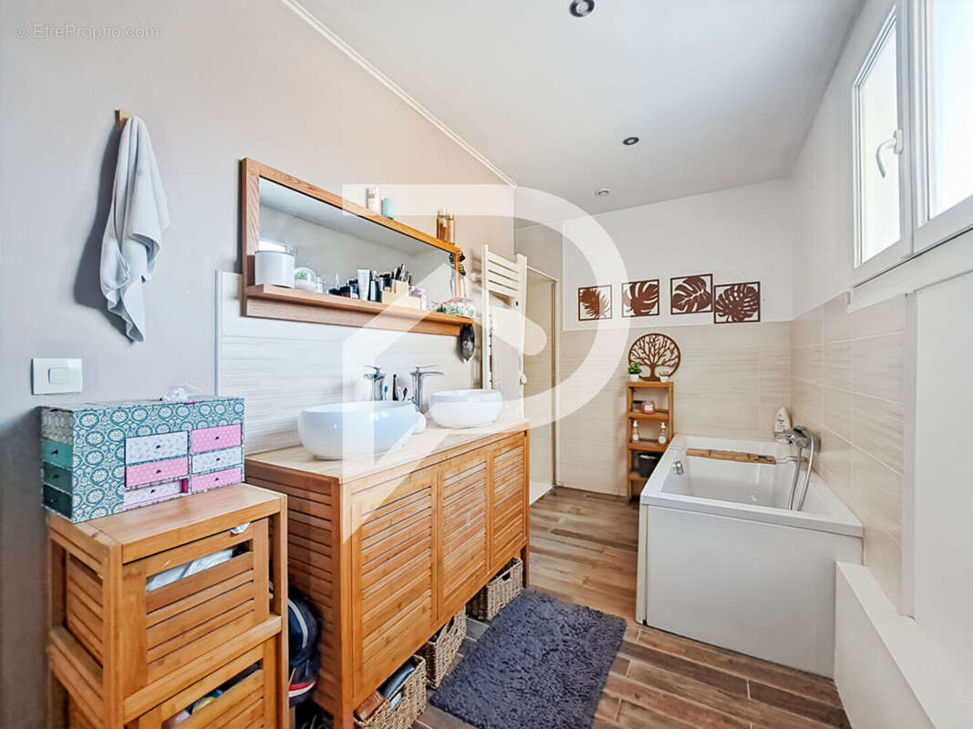 Maison à CREVECOEUR-LE-GRAND