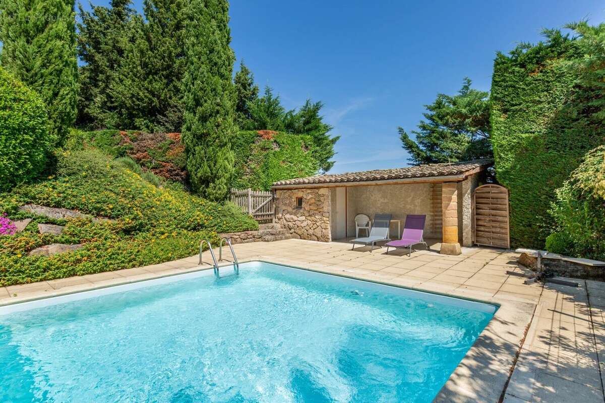 Maison à SAINT-GENIS-LES-OLLIERES