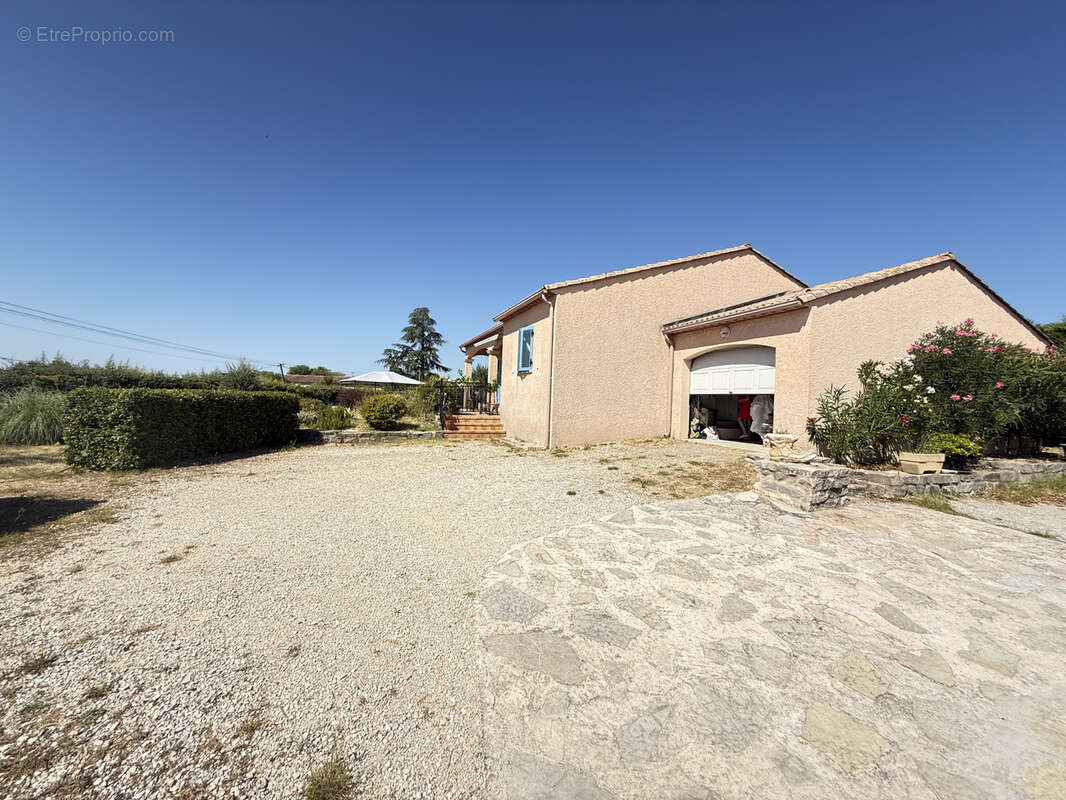 Villa t4 - piscine sur grand terrain - photo 14