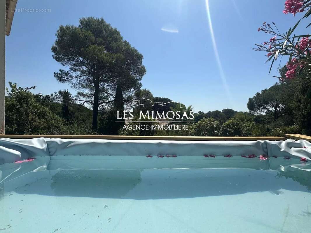 Maison à ROQUEBRUNE-SUR-ARGENS