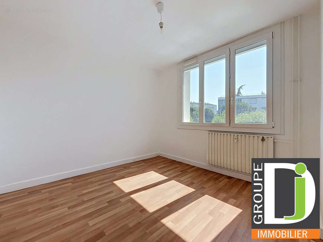 Appartement 74 m² à Bourg-Les-Valence  - photo 6