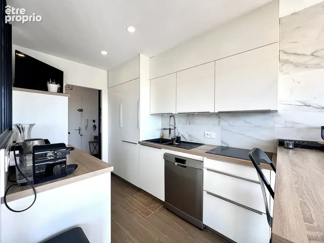 13380 - Centre PLAN DE CUQUES - Appartement 4 pièces 80 m2 en dernier étage avec ascenseur. - photo 7