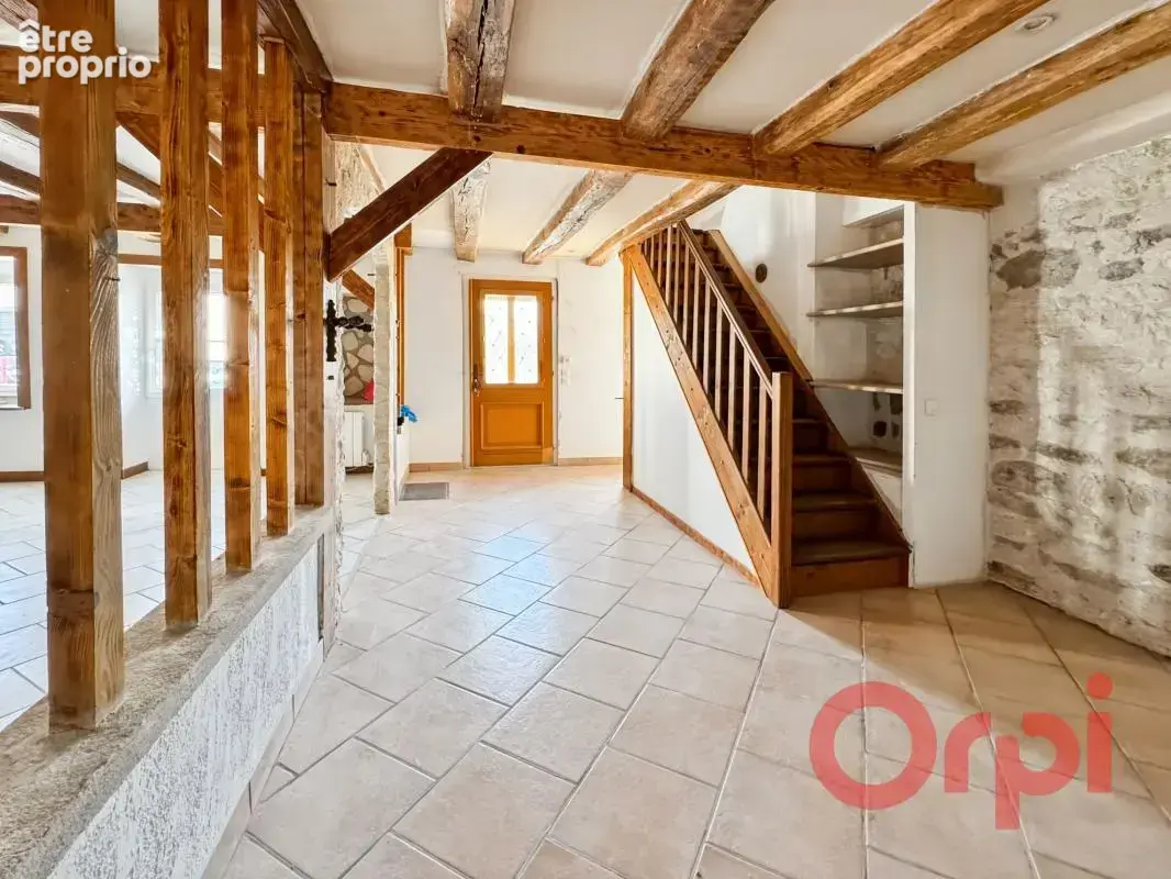  Maison de caractère à vendre à Épineuil-le-Fleuriel – Pierre apparente - photo 3