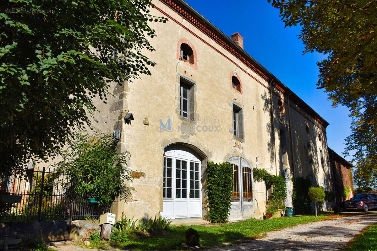 Maison à SURY-LE-COMTAL