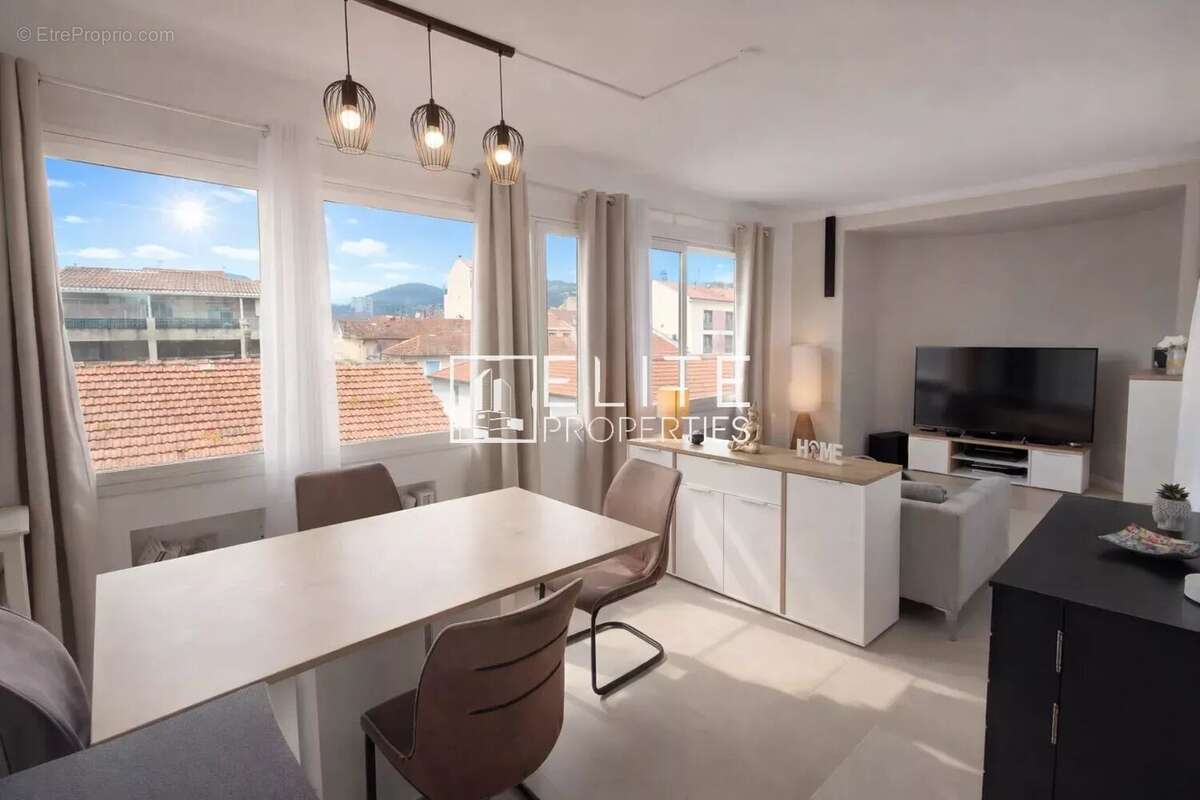 Appartement à VALLAURIS