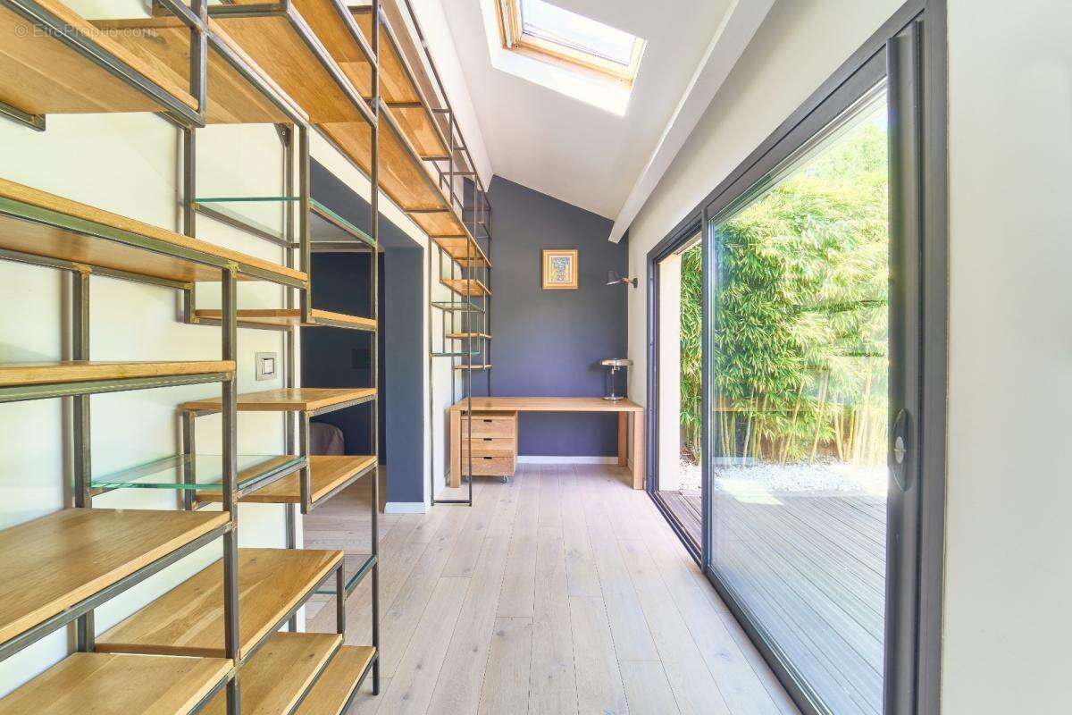 Maison à LE PUY-SAINTE-REPARADE