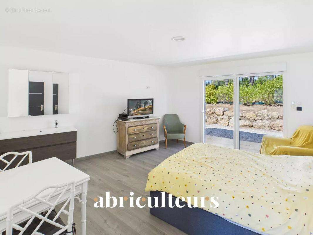 Maison à BAGNOLS-EN-FORET