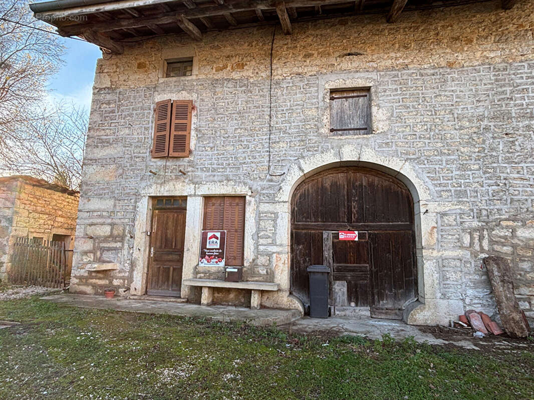 Maison à HAUTECOURT-ROMANECHE