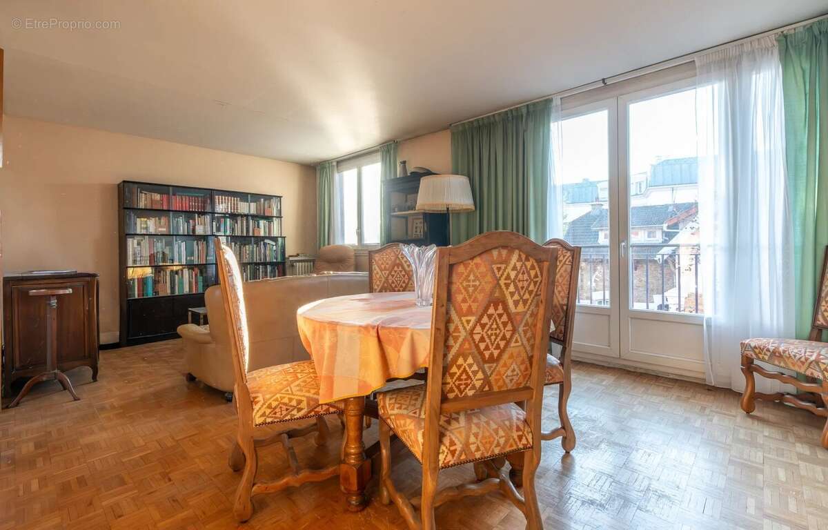 Appartement à LE PERREUX-SUR-MARNE