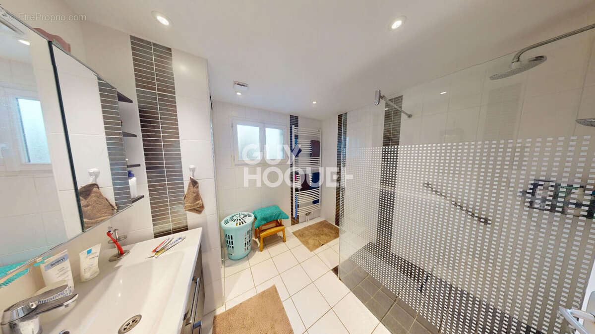 Maison à CHEMILLY-SUR-YONNE