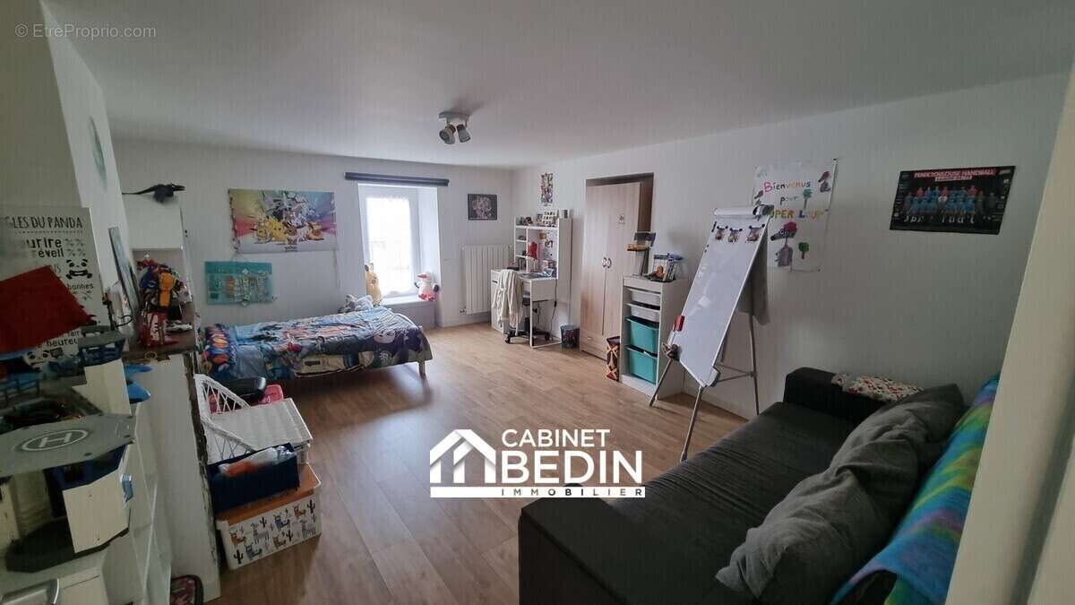 Maison à AURIAC-SUR-VENDINELLE