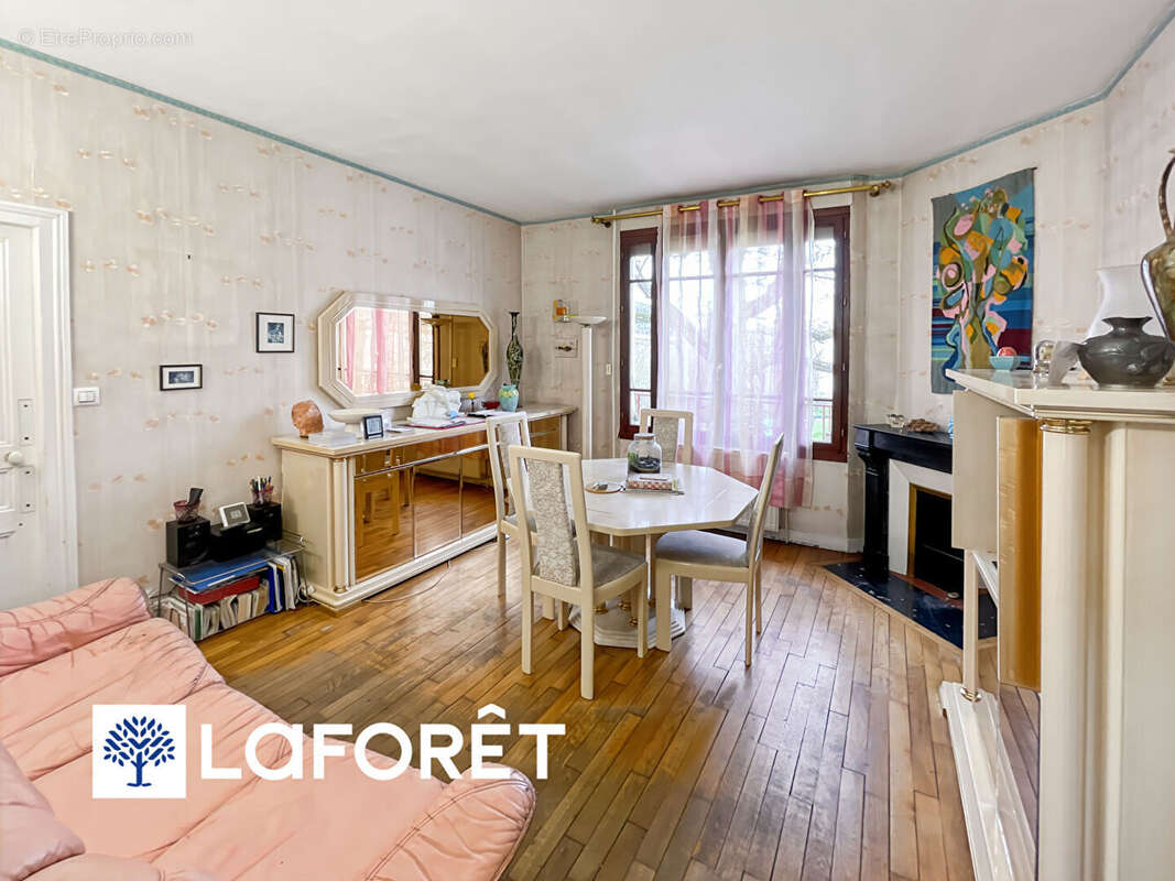 Maison à SAINTE-GENEVIEVE-DES-BOIS