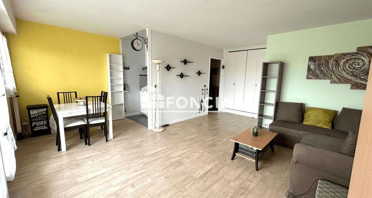Appartement à FRESNES