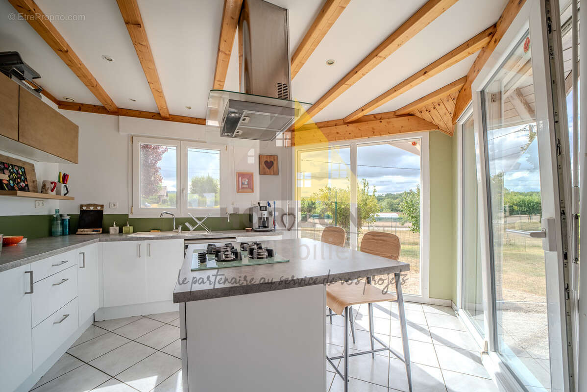 Maison individuelle sur sous-sol complet avec belle vue dégagée et terrain de 3 731 m2 ! - photo 3