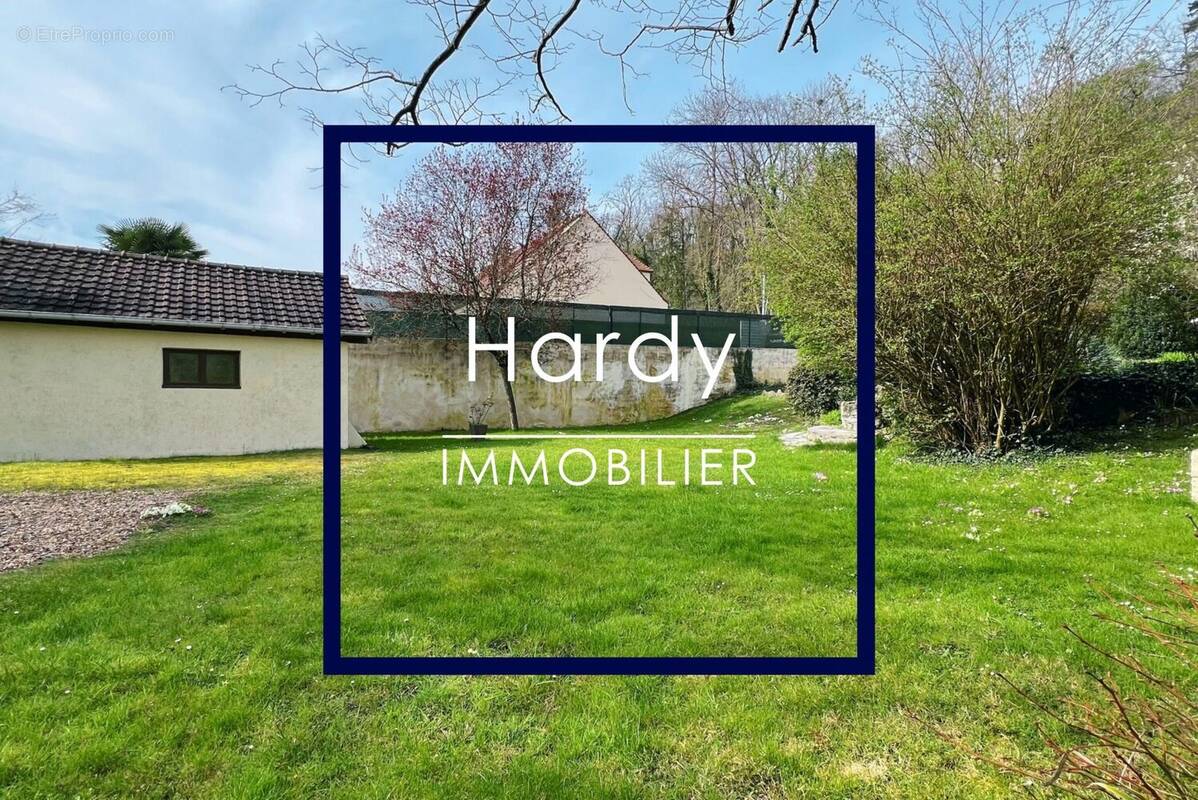 Terrain à BUTRY-SUR-OISE