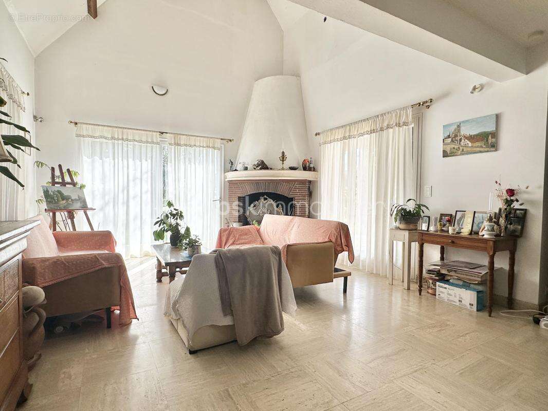 Maison à VILLENEUVE-SUR-YONNE