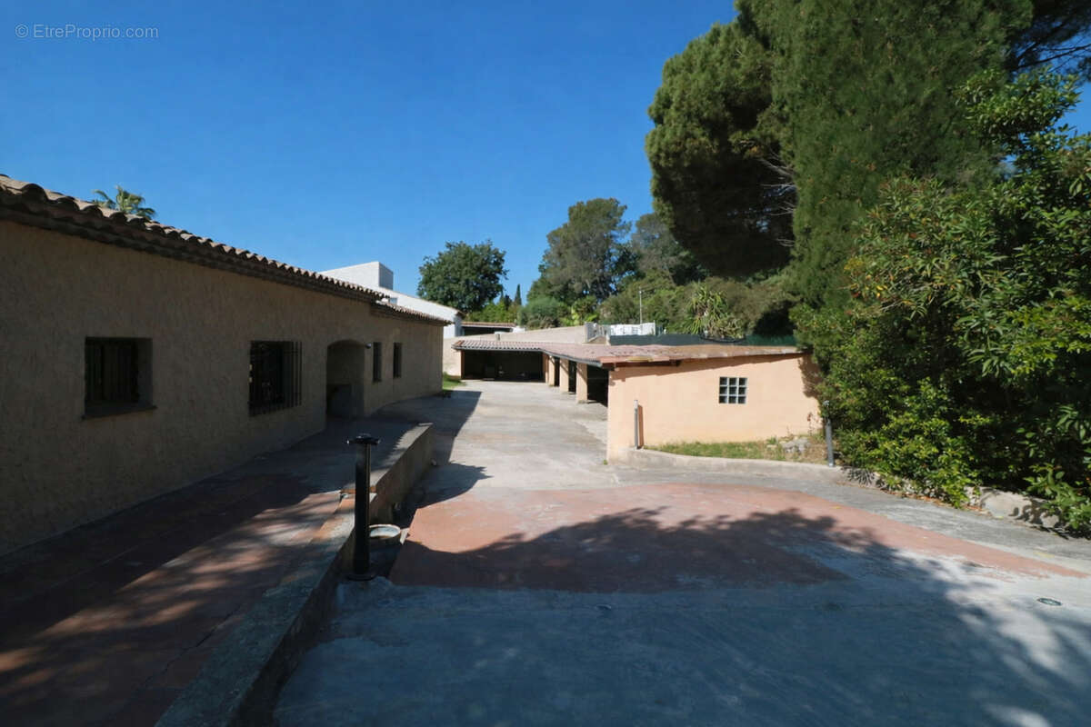 Maison à VALBONNE