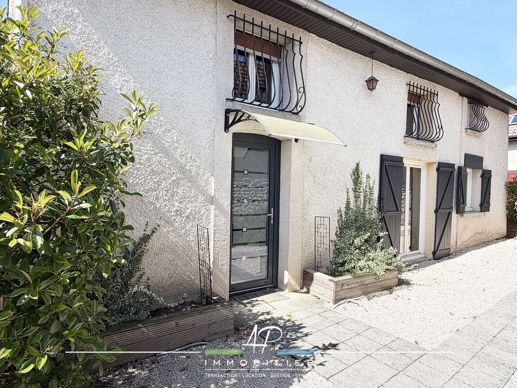 Maison ancienne rénovée avec soin - Charme et confort au rendez-vous - photo 12
