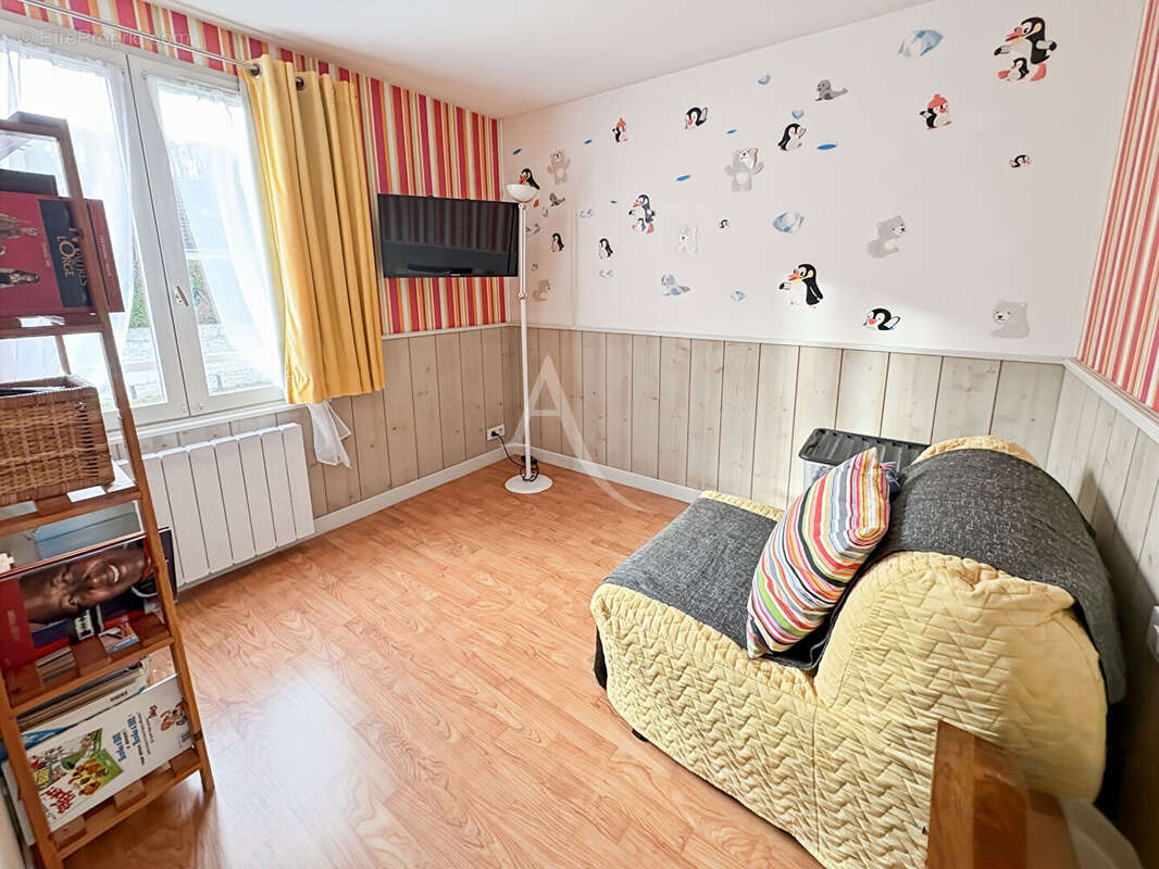 Maison à JOUY-LE-MOUTIER