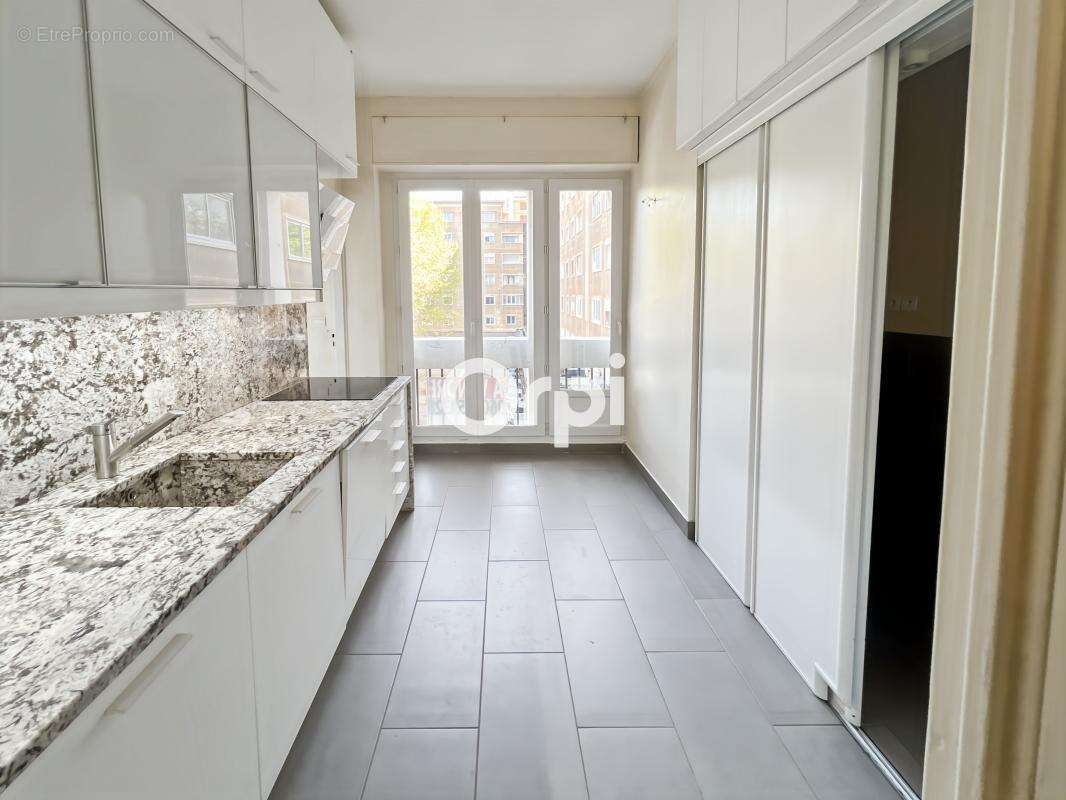 Appartement à MARSEILLE-2E