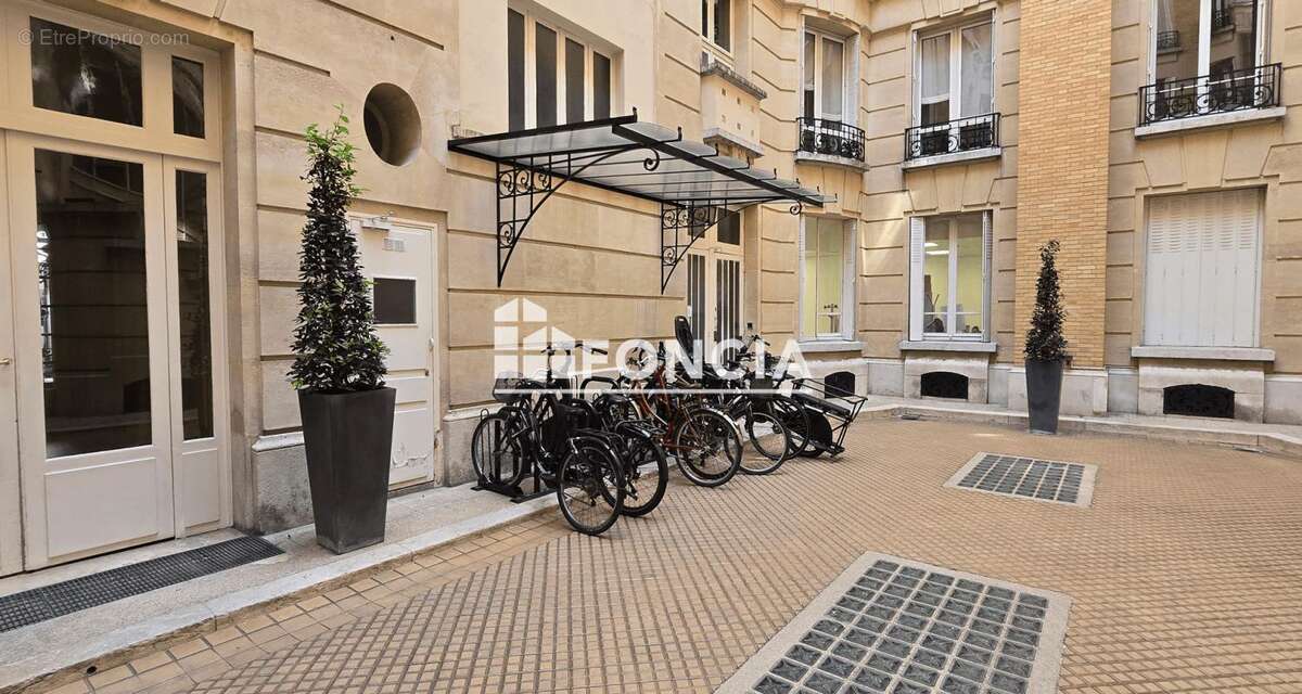 Appartement à PARIS-8E