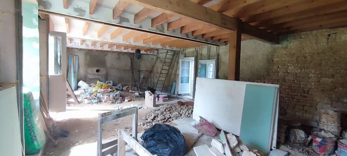 Maison Charentaise à rénover avec plusieurs dépendances et un grand jardin - photo 8