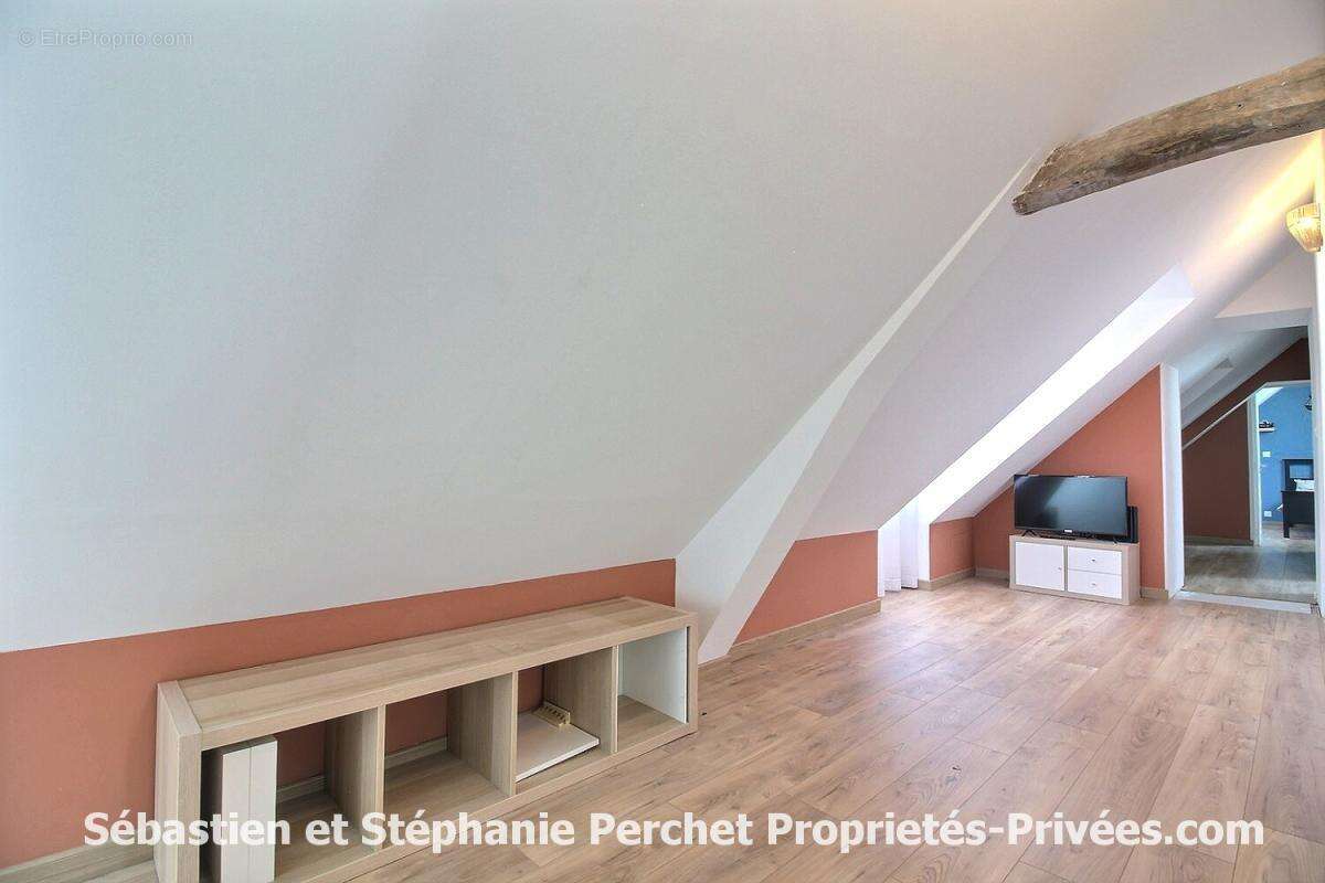 longère de charme en cours de rénovation -157 m² - 6 chambres -Terrain de 1 388 m² - Grand garage de 60 m² - Environnement calme - photo 11