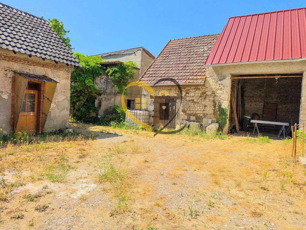 Maison de village en pierre - 124 m² - 4 chambres - terrain 2100 m² - photo 18