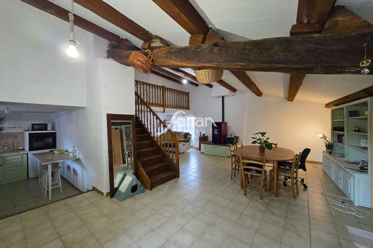 Appartement à SALERNES