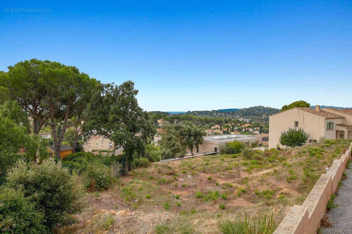 Terrain à LA GARDE