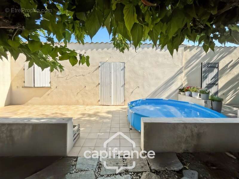 Alleins, maison de plain pied de   83m2 environ établie en zone agricole sur une parcelle de 3 400m2 m2 avec garage attenant - photo 7