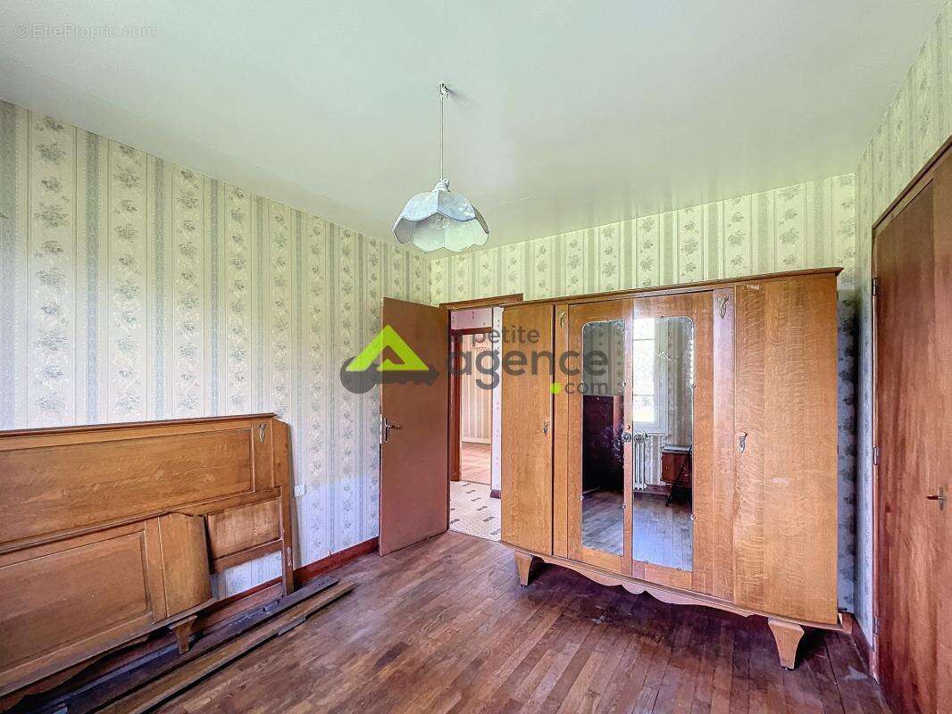 Maison à SAINT-PRIEST-LA-PLAINE