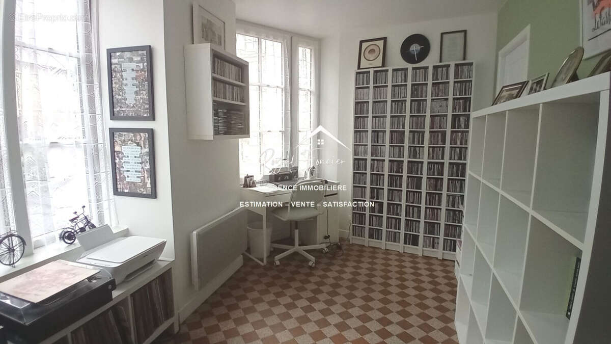 Bureau très lumineux et fonctionnel - Maison à LA GUERCHE