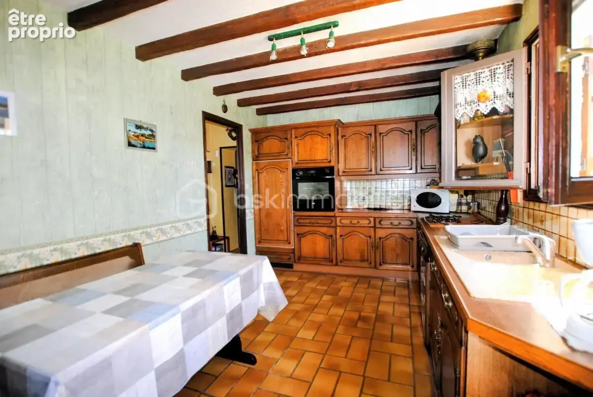 Plein cœur village, maison familiale av balcon et garage + appart. ind. F2 - photo 9
