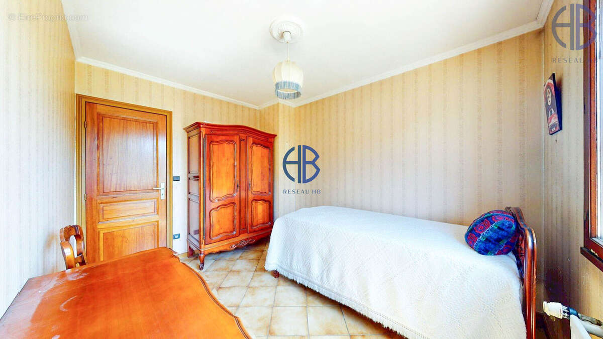 Maison familiale idéale profession libérale 10 pièces 320,05 m²  Avenue Georges Clemenceau  LE BLANC-MESNIL - photo 9