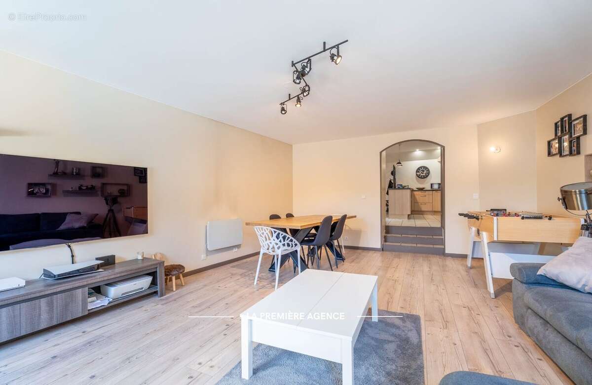 Appartement à SAINT-FORGEUX