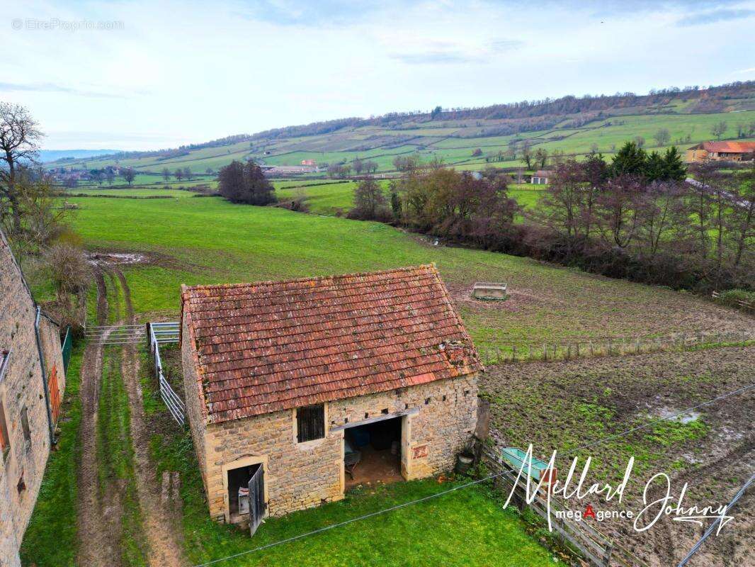 Terrain à VAUX-EN-PRE