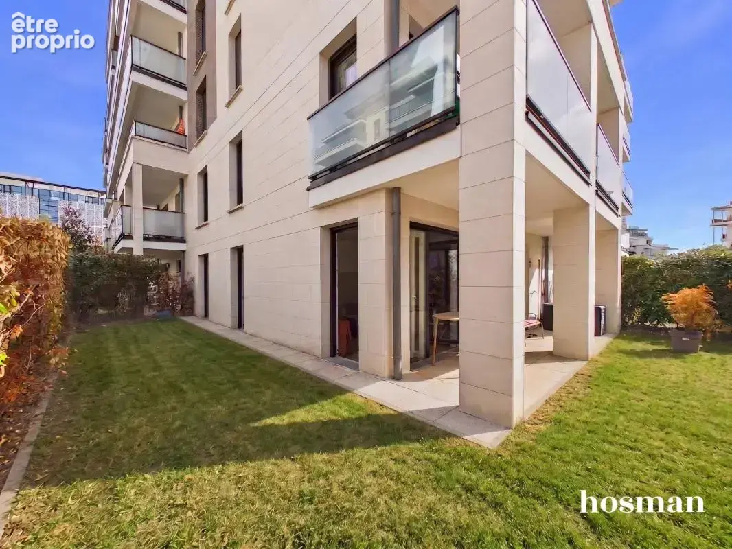 T3 lumineux avec jardin privatif et terrasse — Calme & Standing - Parkings - photo 2