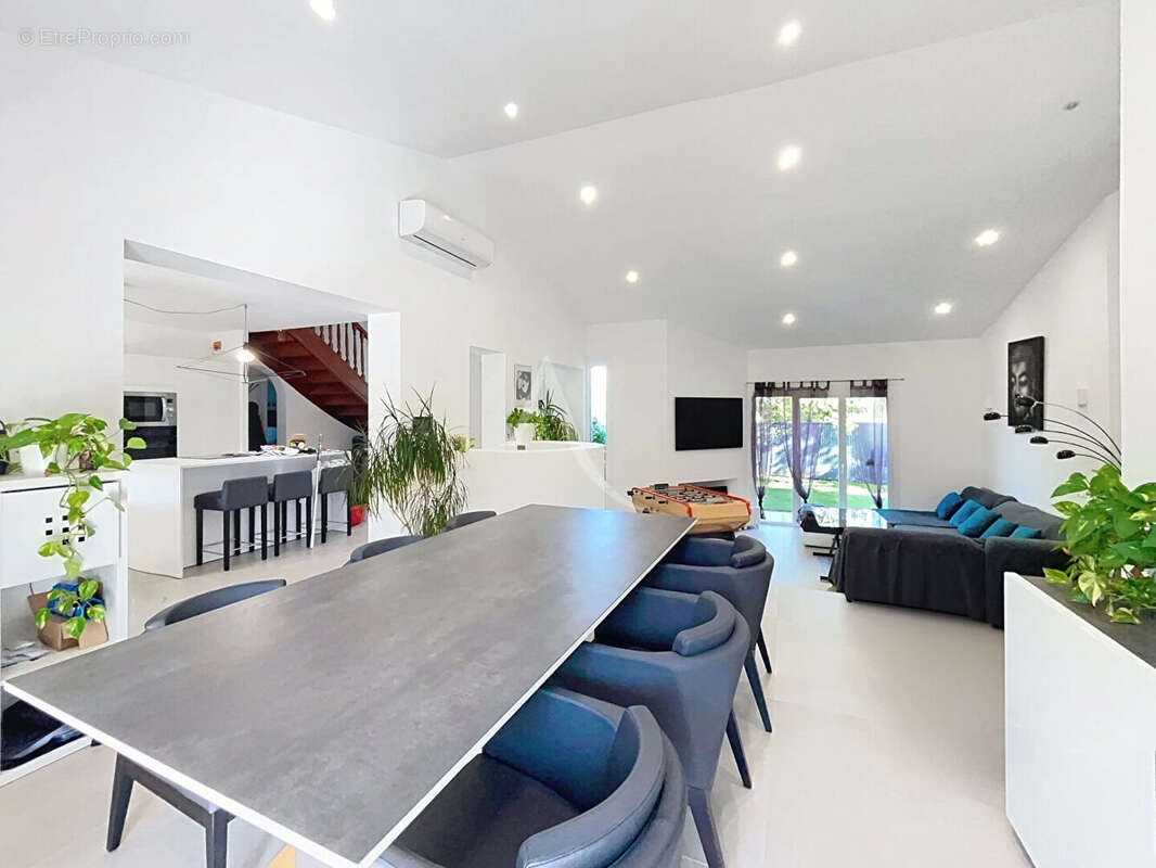 Maison à BRUGUIERES