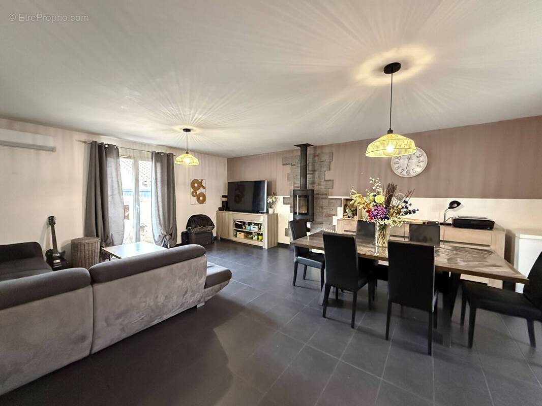 Maison à MIRABEL-ET-BLACONS