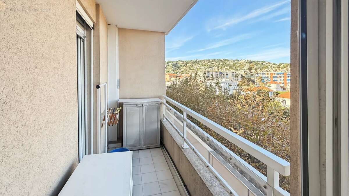 Appartement à VALLAURIS