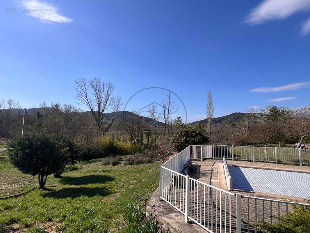 Maison à SAINT-SAUVEUR-DE-CRUZIERES
