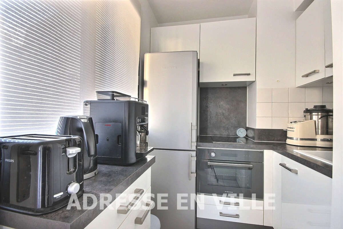Studio avec balcon sur jardin entièrement meublé. - photo 7