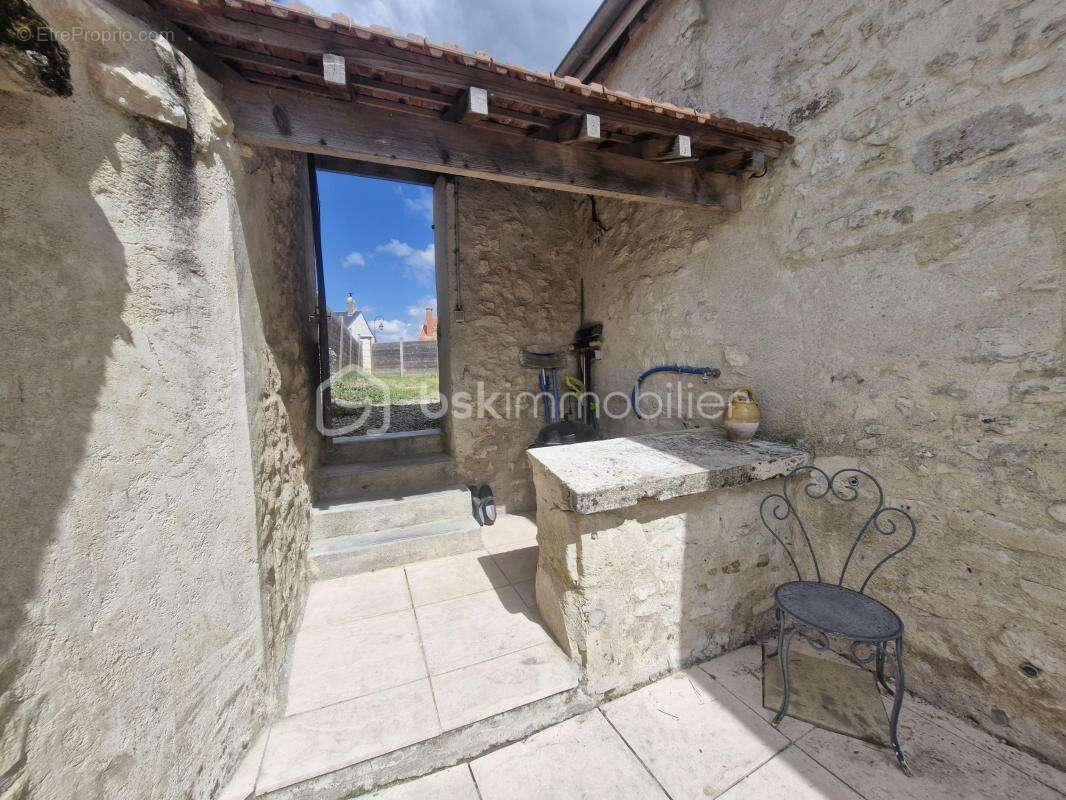 Charmante maison en pierres avec terrasse et jardin - photo 3