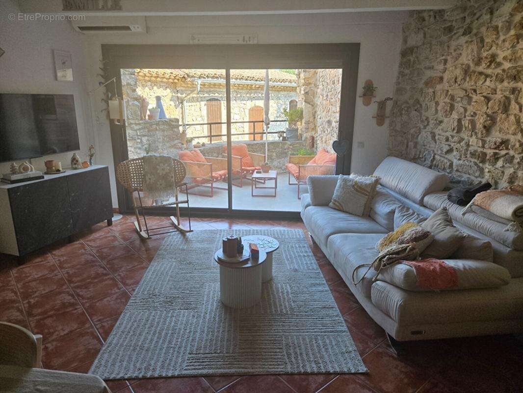 Très belle et agréable maison de village avec terrasse à LIOUC - photo 3