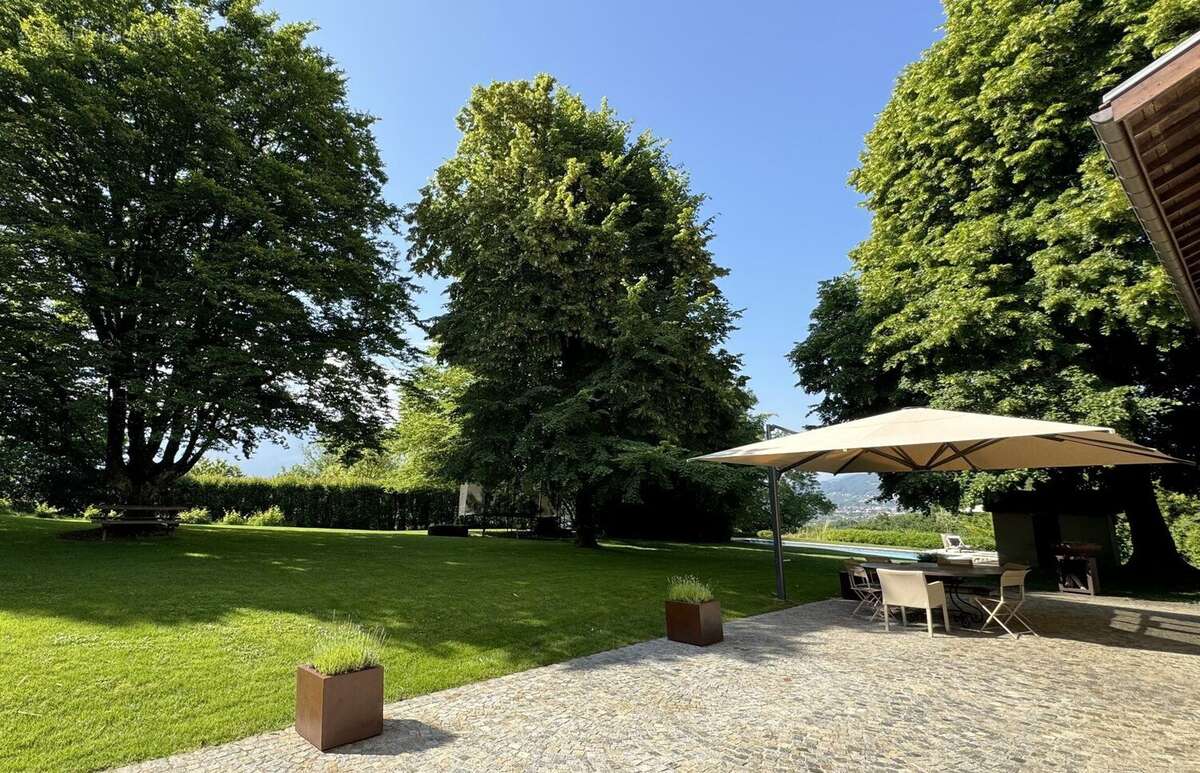 Maison à CHARNECLES