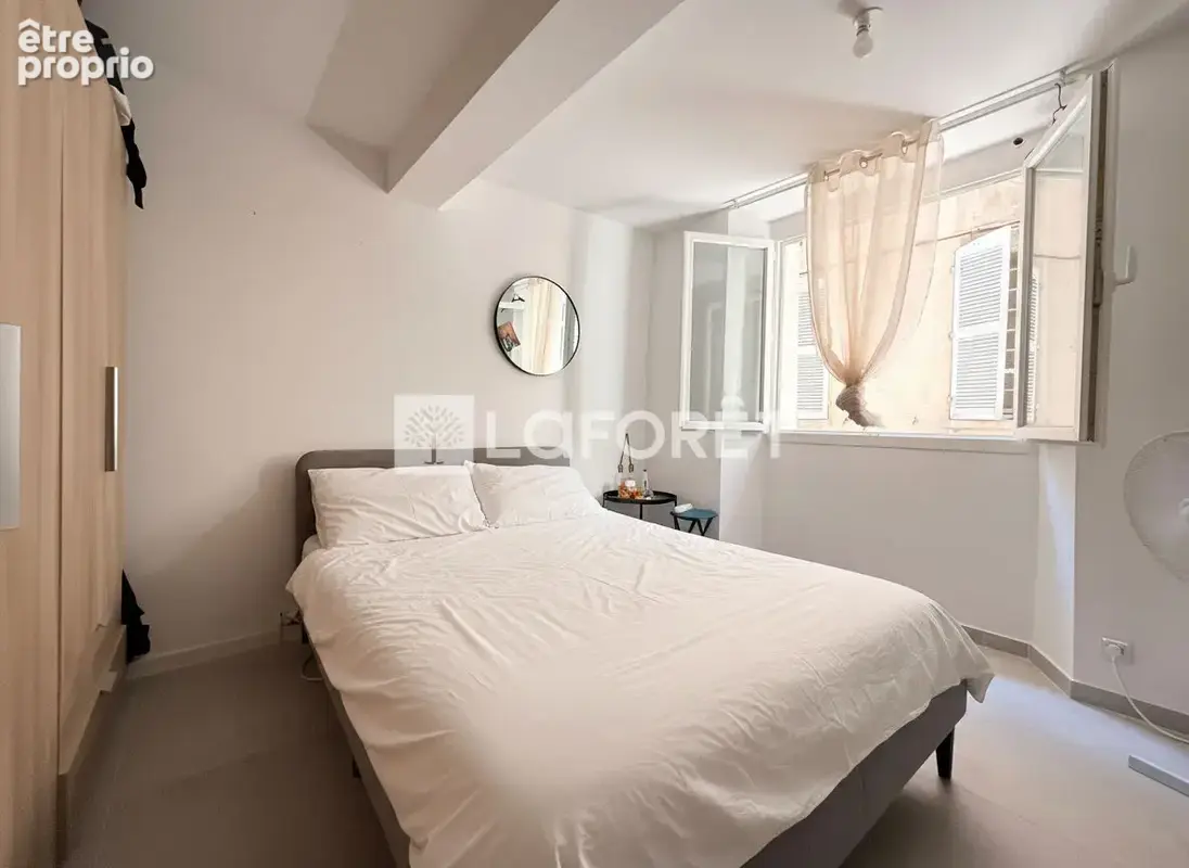 T2 - 29 m2 - Toulon, coeur de ville rénové, à deux pas des Halles - photo 2
