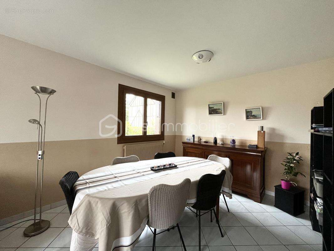 Maison à LA SAUSSAYE