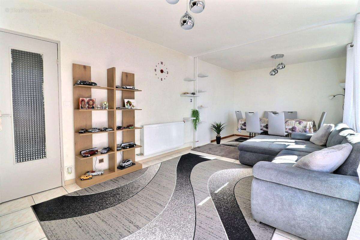 Appartement à CHENOVE